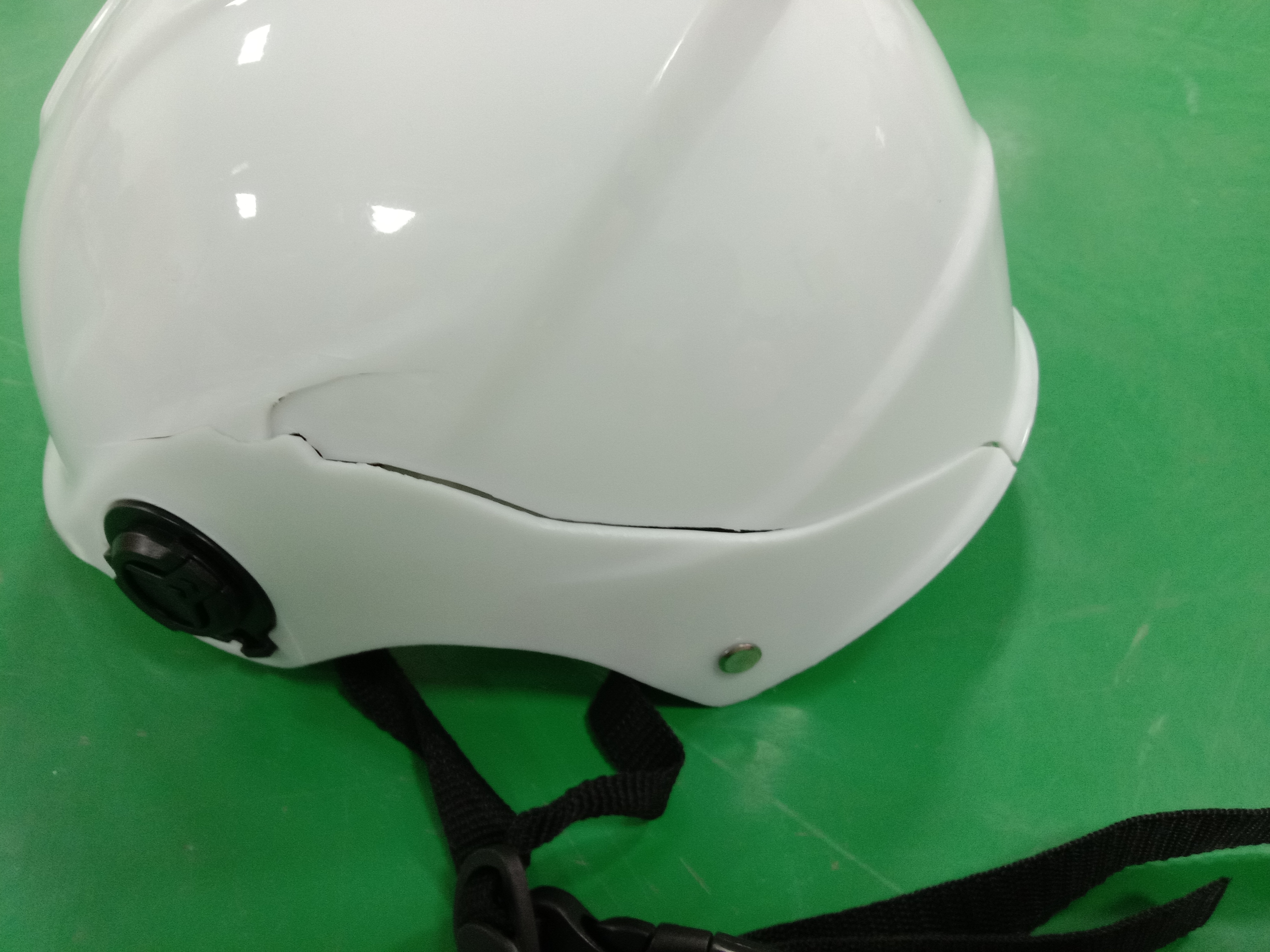 27批次出现壳体破裂！南京消协电动自行车头盔比较实验报告发布